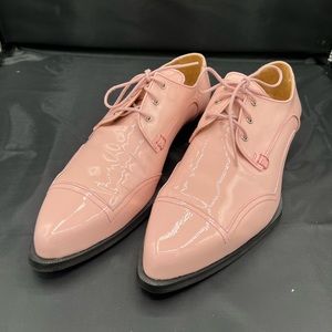 Fluevog Modvog Dandalos Ornate Derby Unisex size 6/8 baby pink patent leather